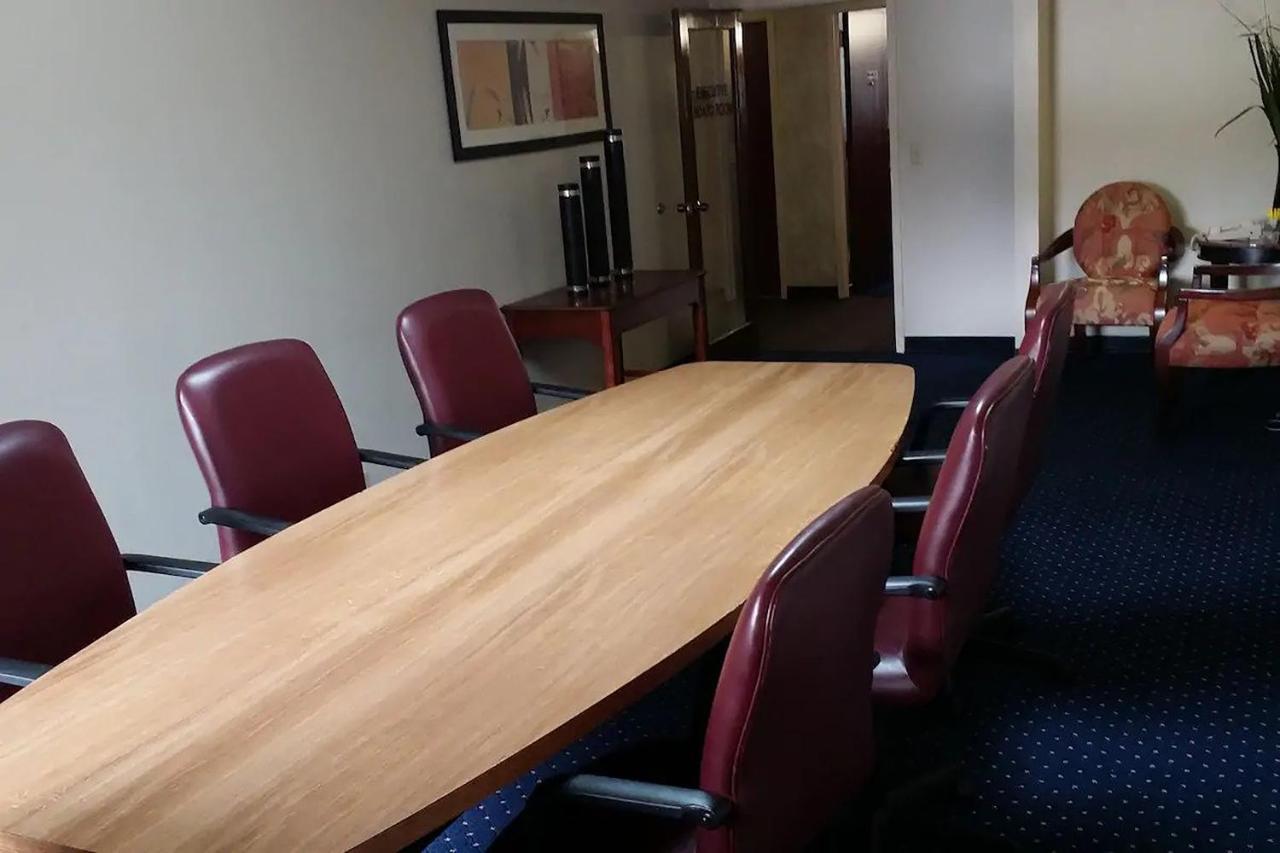 Norwood Inn & Suites La Crosse Bagian luar foto